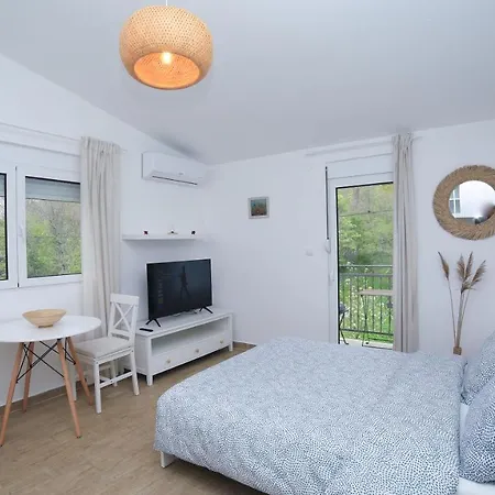 Plamenatz Studio Apartments Virpazar Exterior photo